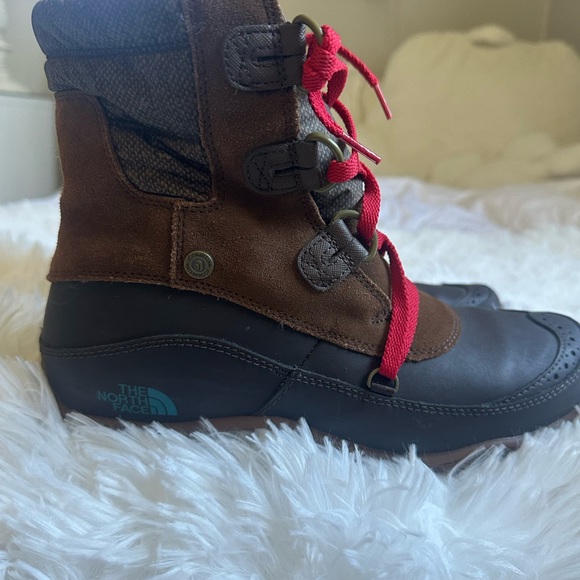 The North Face women’s winter boots - Picture 4 of 7
